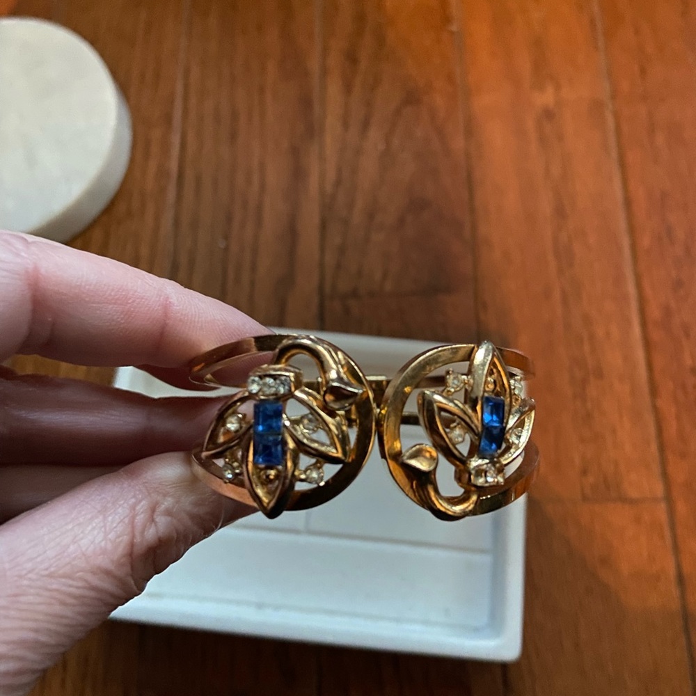 Gold Tone Blue Rhinestone Hinged. Bracelet Bangle